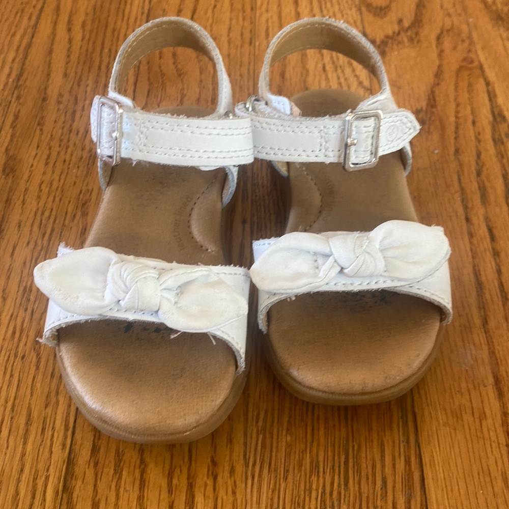 Stride Rite white bow sandals 7